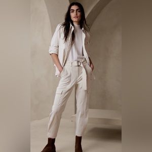 Banana Republic - NWOT Stretch Cargo Pants w/ belt